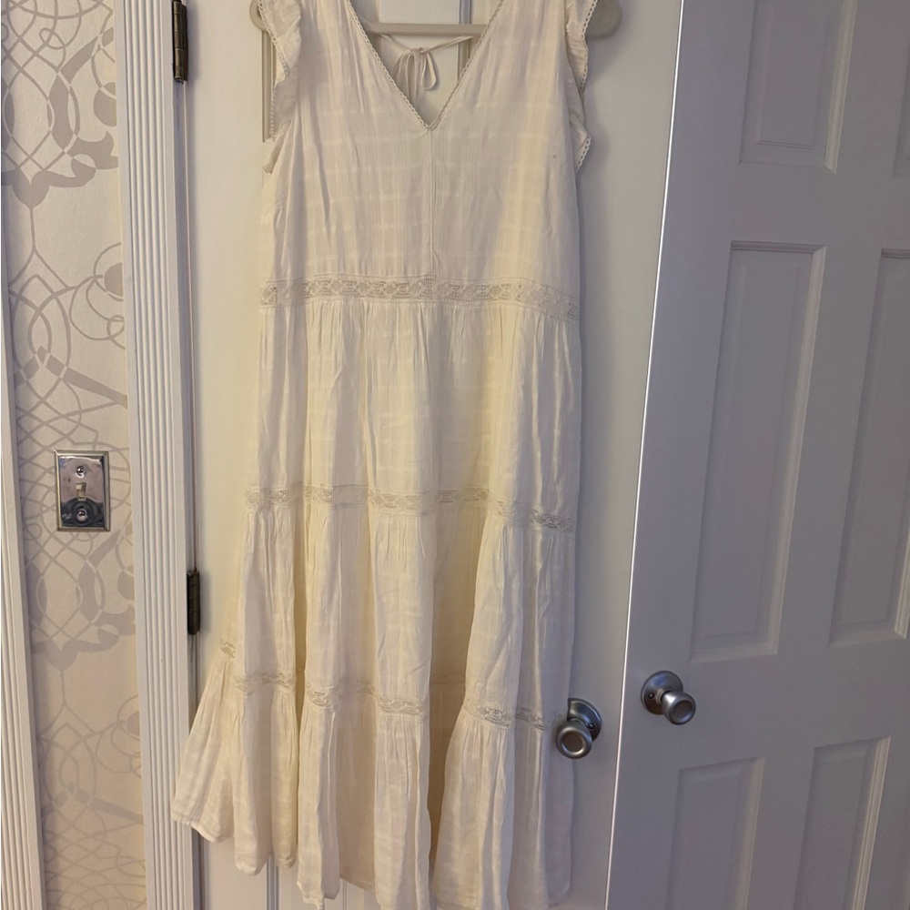 Elegant Cream Sleeveless Dress